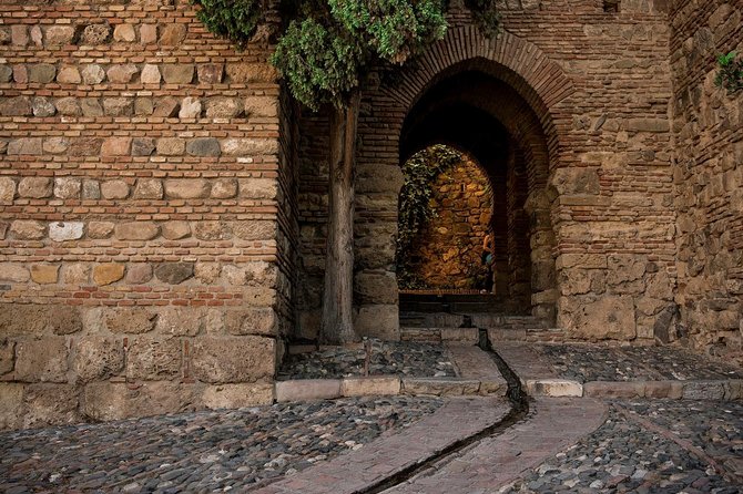 1.5-Hour Roman Theater and Alcazaba Castle Walking Tour - Start at Pirámide de Cristal: easy meeting point, clear plan