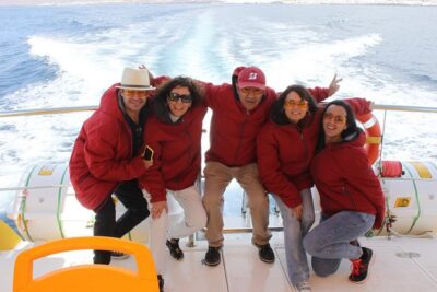 2.5-hour Lanzarote Sunset Cruise from Marina Puerto del Carmen - The Sunset Moment: Champagne, Pastries, and the Boat’s Timing