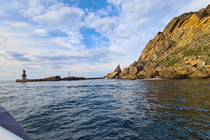 "2 bays, mornings, afternoons, sunset with a glass of cava - First steps: where the boat tour starts in San Sebastián