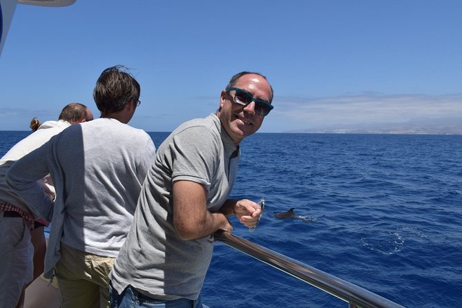 2-Hour Dolphin and Whale Watching in Gran Canaria - Meeting at Puerto Escala and boarding the Lineas Salmón