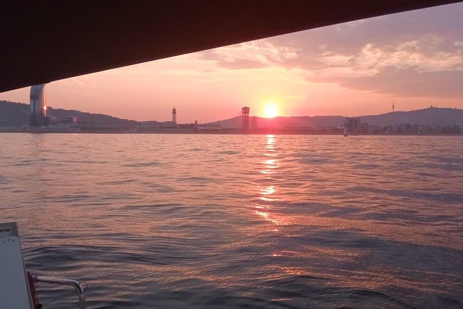 2-Hour Sailing Tour in Barcelona with Open Bar & Snacks - El Peix from the water: the golden fish that changes with the light