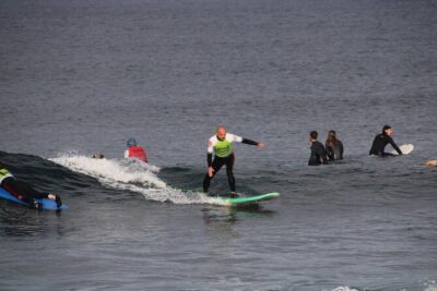 2 hours Semi-private surfing lesson in Playa de Las Americas - The semi-private setup (max four): why it feels different from big groups