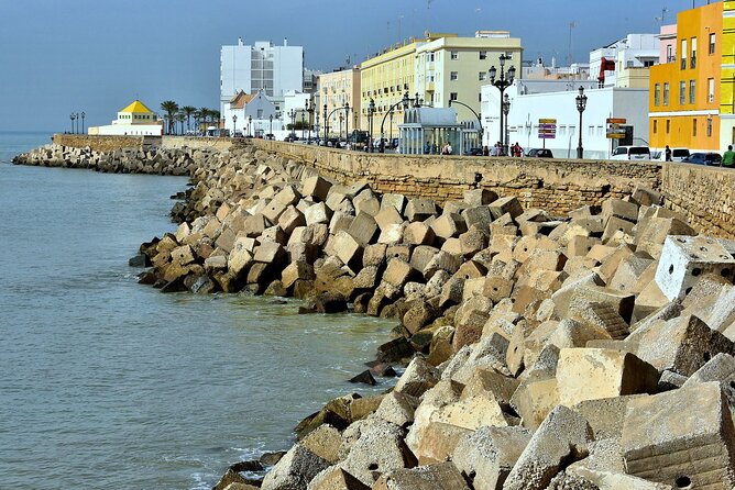 2 Hours Tour around Cádiz: History, anecdotes and curiosities - Why this 2.5-hour Cádiz loop is a smart way to start