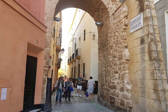 2 Hours Tour around Cádiz: History, anecdotes and curiosities - Plaza de España and the Cortes story under Napoleon
