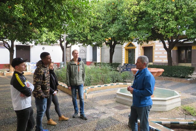 3-hour Guided Bike Tour along the Highlights of Seville - The oldest royal house in Spain: smart tips for a monument you’ll want to plan