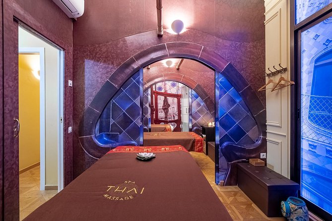 60 min Thai & Bali Massage at THAI SPA MASSAGE BARCELONA - Private Session Feel: Just Your Group, in English