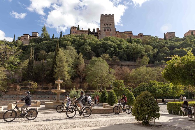 Albaicin & Sacramonte Electric Bike Tour in Granada - Stop-by-Stop: Plaza Nueva to Mirador de San Nicolás