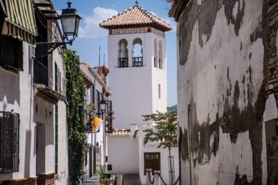 Albaicín & Sacromonte Walking Tour - Plaza Isabel la Católica: Your Start Point and the First Story Beat