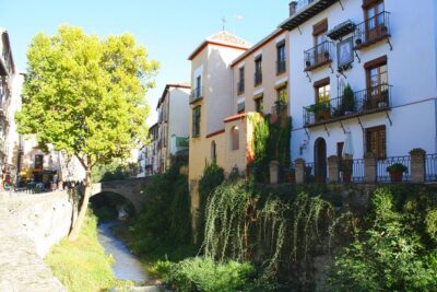 Albayzin and Sacromonte Guided Walking Tour in Granada - Starting at Plaza Isabel la Católica: Granada’s Useful First Landmark