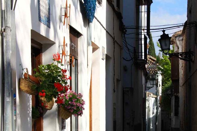 Albayzin and Sacromonte Guided Walking Tour in Granada - Sacromonte: Cave Homes, Flamenco, Arts, and Crafts