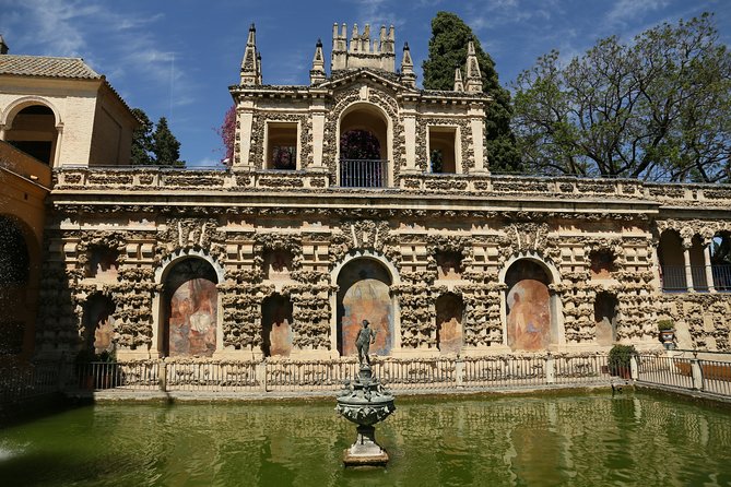 Alcazar and Cathedral Tour - The guide + headsets setup that makes or breaks it