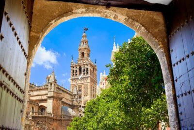 Alcazar, Cathedral and Giralda Guided Tour with Priority Tickets - Seville Cathedral: Gothic powerhouse and the UNESCO layer-cake