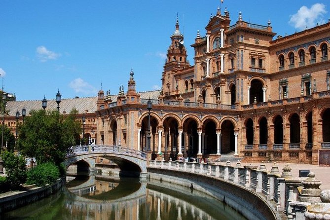 Alcazar, Cathedral, Santa Cruz Quarter, Bullring and River Cruise Tour in Seville - Key Points That Make This Tour Worth Your Time