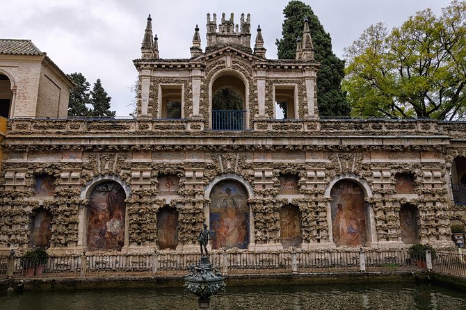 Alcázar of Seville. Skip the line! Includes access ticket - Guide style: how Clara and Carlos change the vibe