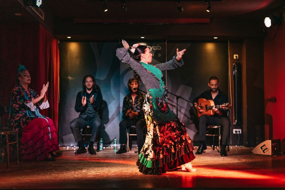 "Algarabía": Flamenco Show at Café Ziryab. Madrid - Art Exhibitions in the Room: A Bonus Layer of Atmosphere