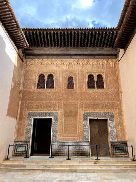 Alhambra and Nasrid Palaces Guided Tour with Tickets - Nasrid Palaces: Sultan Rooms, Courtyards, and the Timed-Entry Pressure