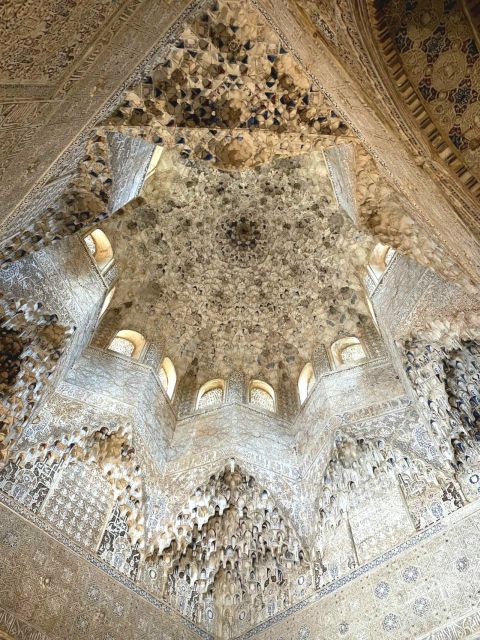 Alhambra and Nasrid Palaces Guided Tour with Tickets - Practical Rules at Alhambra: What You Need to Bring and How to Avoid Delays