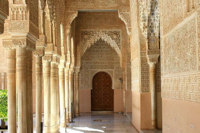 Alhambra and Nasrid Palaces: Skip-the-line Ticket and Local Guide - Nasrid Palaces: the highlight—and the one to pay attention to