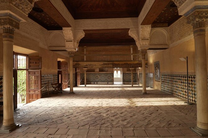 Alhambra and Nasrid Palaces Ticket with Audioguide - Your audio guide setup: phone app, earphones, and how to not get lost