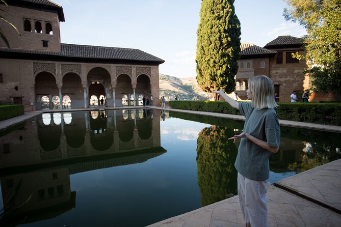 Alhambra Day or Night Private Tour - Generalife: sultan’s summer retreat and working-farm roots