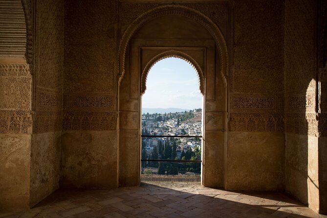 Alhambra Day or Night Private Tour - Getting there: meeting point and ending back near the ticket office