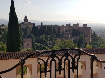 Alhambra: Generalife Gardens & Alcazaba Fast-Track Tour - Starting at Restaurante La Mimbre: find the yellow mailbox