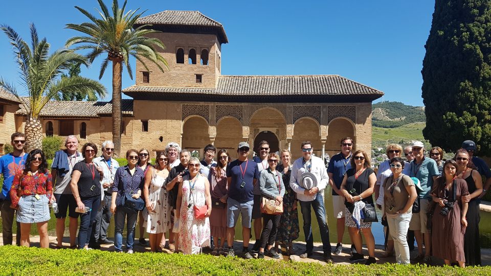 Alhambra: Generalife Gardens & Alcazaba Fast-Track Tour - Alcazaba fortress and Partal palaces: defense meets elegance