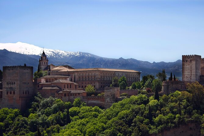 Alhambra, Generalife & Nasrid Palaces Guided Tour in Granada - Generalife Gardens: Views That Make the Walking Pay Off