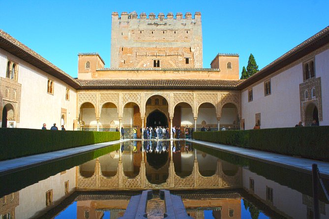 Alhambra, Generalife & Nasrid Palaces Guided Tour in Granada - Meet at P.º del Generalife and Get Your Bearings Fast