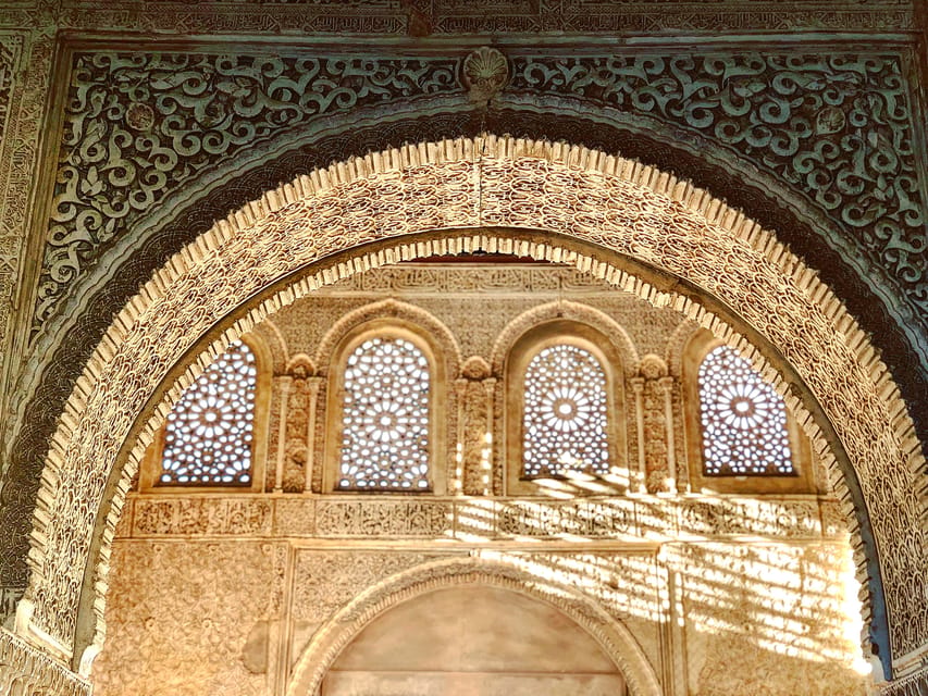 Alhambra: Guided Private Tour with Fast-Track Entry - Timing, walking, and what to bring for a smooth day