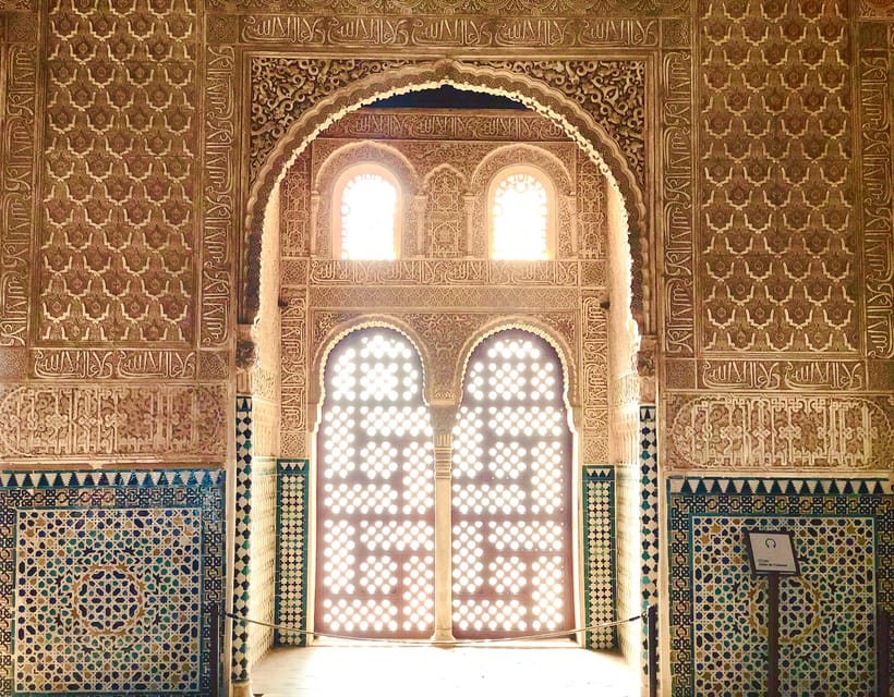 Alhambra: Guided Private Tour with Fast-Track Entry - Nasrid Palaces: the heart of the experience