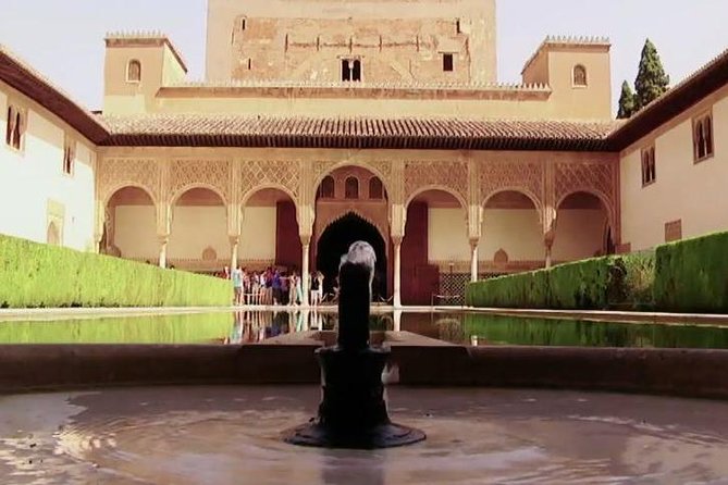 Alhambra Guided Tour & Albaicin Tour from Seville - How the day flows: from Albaicín lanes to Alhambra walls