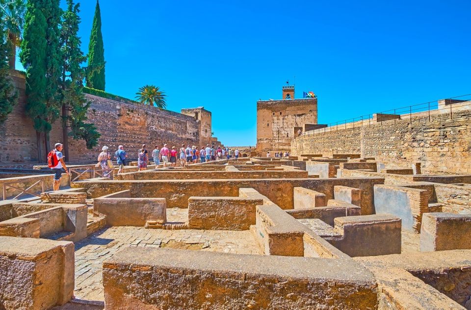 Alhambra Guided Tour with Fast-Track Entry - Nasrid Palaces in a Tight Time Window: Seeing Palace of Comares and More