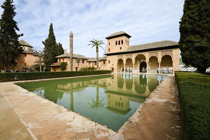 Alhambra Guided Tour with Generalife Gardens - Quick take: what’s most useful to know