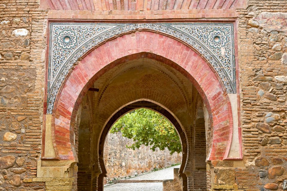 Alhambra, Nasrid Palaces, and Generalife 3-Hour Guided Tour - Should You Book This Alhambra 3-Hour Guided Tour?