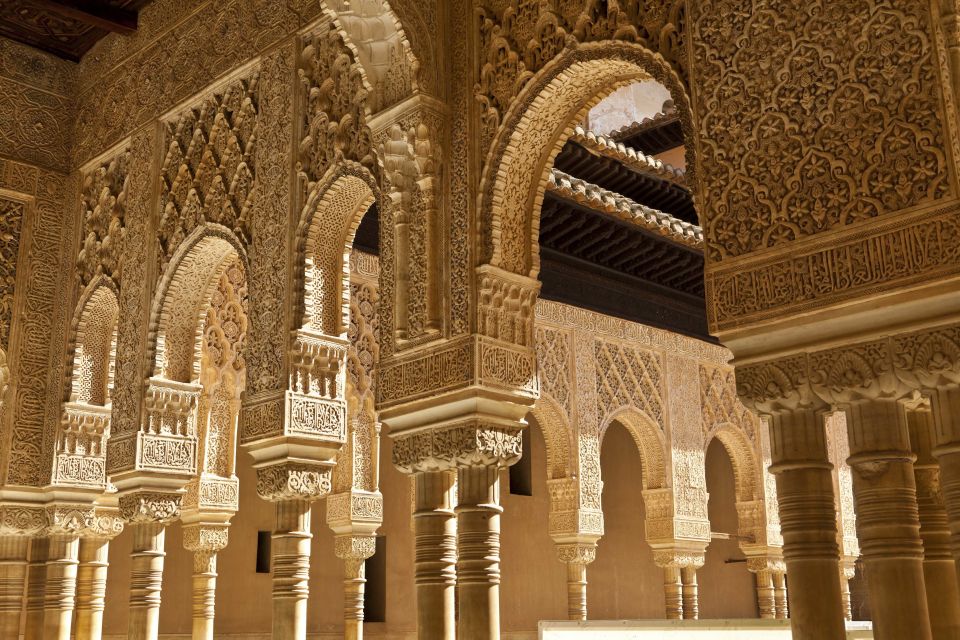 Alhambra, Nasrid Palaces, and Generalife 3-Hour Guided Tour - Charles V Palace: The Renaissance Contrast That Makes Everything Else Pop