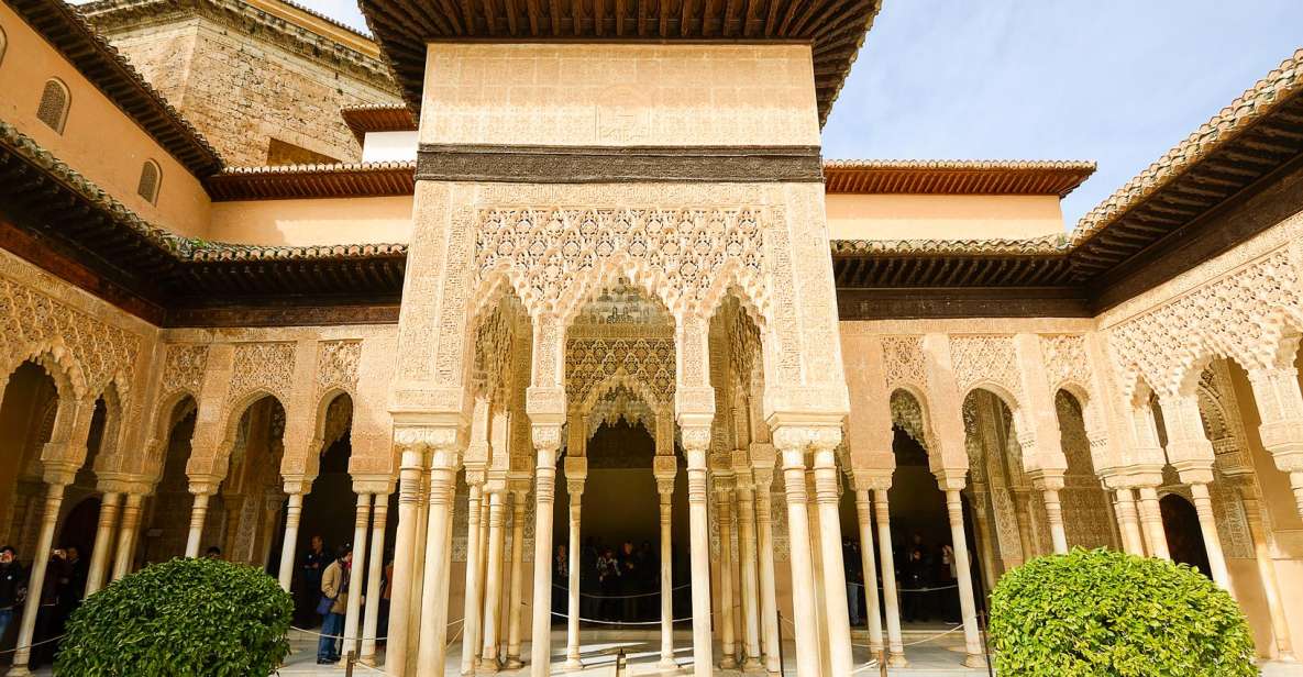 Alhambra, Nasrid Palaces, and Generalife 3-Hour Guided Tour - Generalife Gardens: Patio Calm and Granada Views
