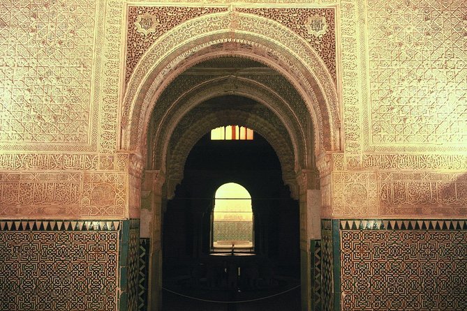 Alhambra: Night Visit to Nasrid Palaces - Timing, meeting point, and getting back after 11