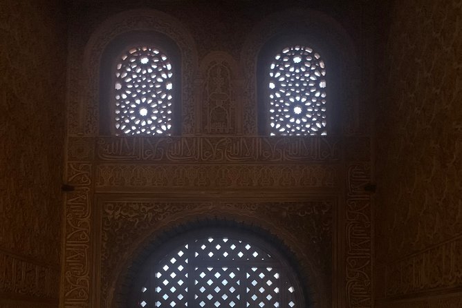 Alhambra: Night Visit to Nasrid Palaces - What’s included (and what you’ll need separately)