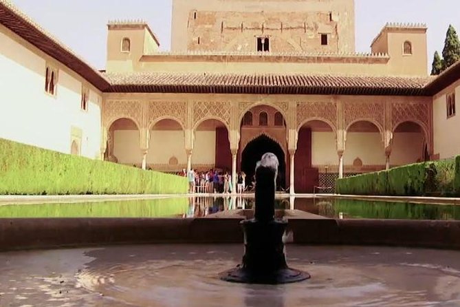 Alhambra Private/Small Group Tour & Nasrid Palaces Skip the Line - Generalife gardens: where the sultans escaped