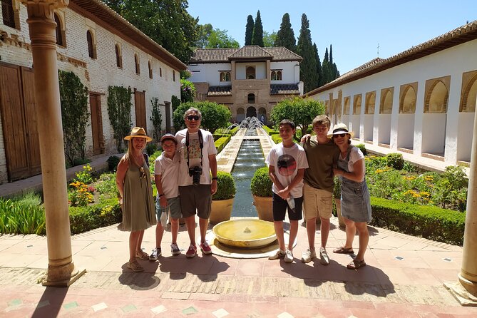 Alhambra : Private Tour for Families - Meeting Point and Arrival Tips Near C. Real de la Alhambra