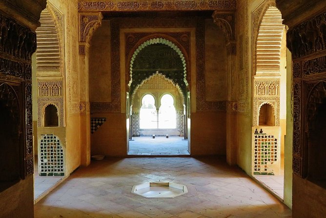Alhambra Private Tour: Secrets of the Alhambra - Stop 2: Alcazaba fortress, the oldest stones and real defensive logic