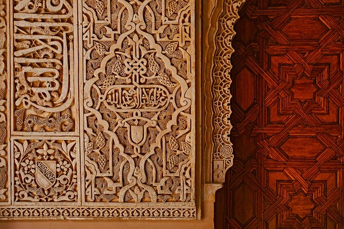 Alhambra Ticket with Audio Guide in Granada - Palace of Carlos V: When Renaissance Style Smashes the Pattern