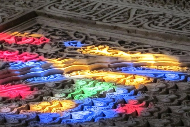 Alhambra Tour & ticket: Nasrid Palaces, Alcazaba & Generalife - Small group pace, radio audio, and your comfort checklist