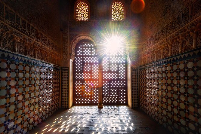 Alhambra Tour & ticket: Nasrid Palaces, Alcazaba & Generalife - Price and value: $78.44 for a ticketed, guided Alhambra day