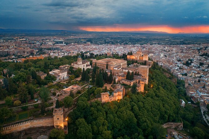 Alhambra with Nazaries Palaces Private Tour - The Palace Of Charles V: A Christian Interlude In The Middle