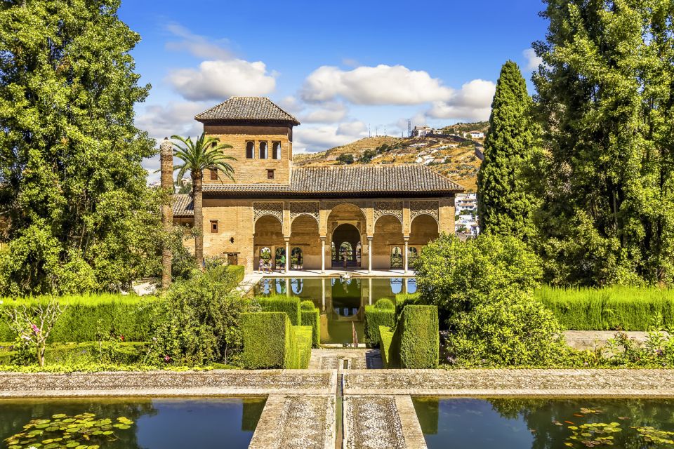 Alhambra's Gardens: Generalife, Partal, Alcazaba, & Carlos V - Generalife Palace: Nasrid Details Made Understandable