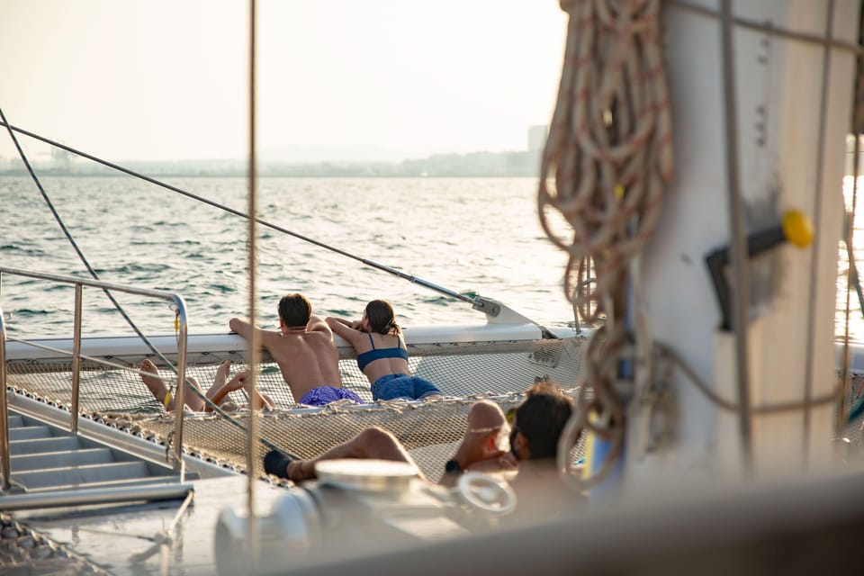 Alicante: Afternoon Cruise with Appetizer and Live Music - Languages and the pacing: what the crew setup means for you