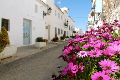 Alicante Charming Villages Tour: Villajoyosa and Altea - From Hotel Melia to the first village: how the day really moves