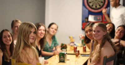 Alicante: Guided Pub Crawl with Shots and Beer - Finding your guide at the first bar (the pink T-shirt clue)
